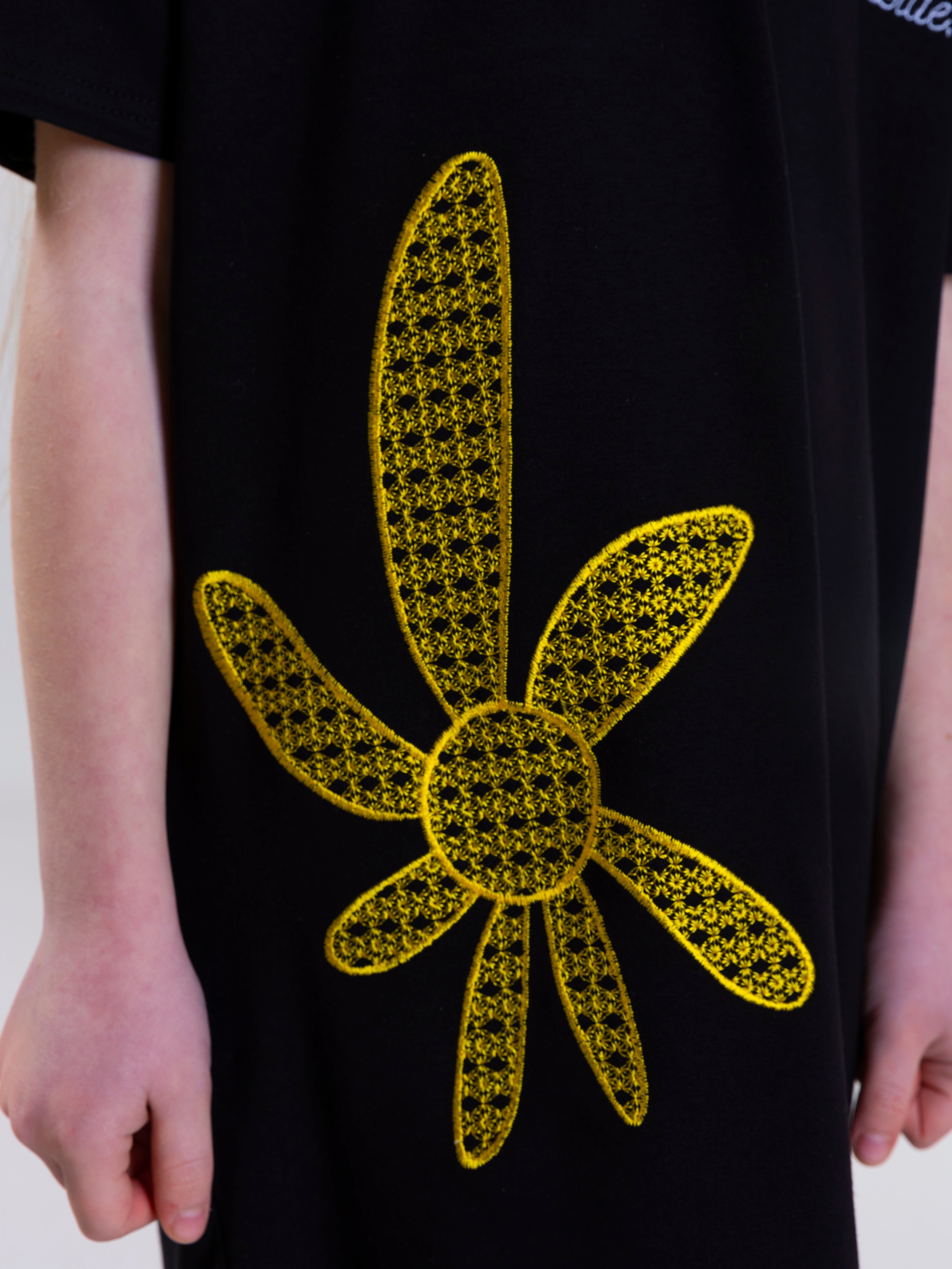 Sunflower Embroidred For Girls T-Shirt - Black - Pear