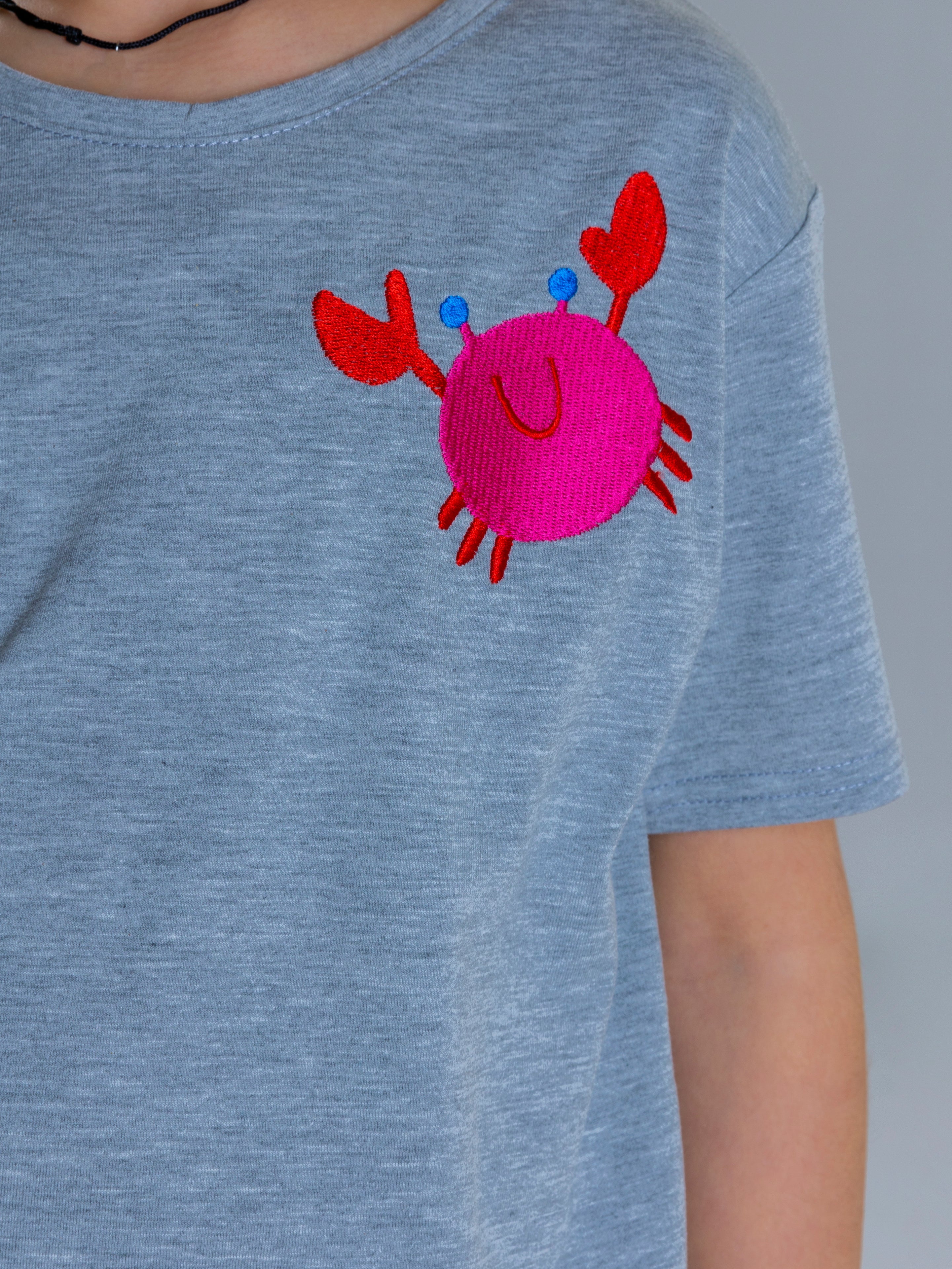 Crab Embroidered Unisex T-Shirt - Grey